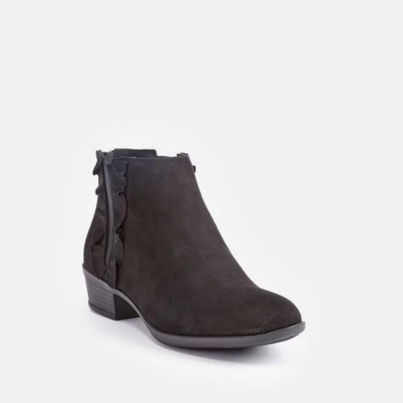 7.5 Black Booties - Picture 2 of 6